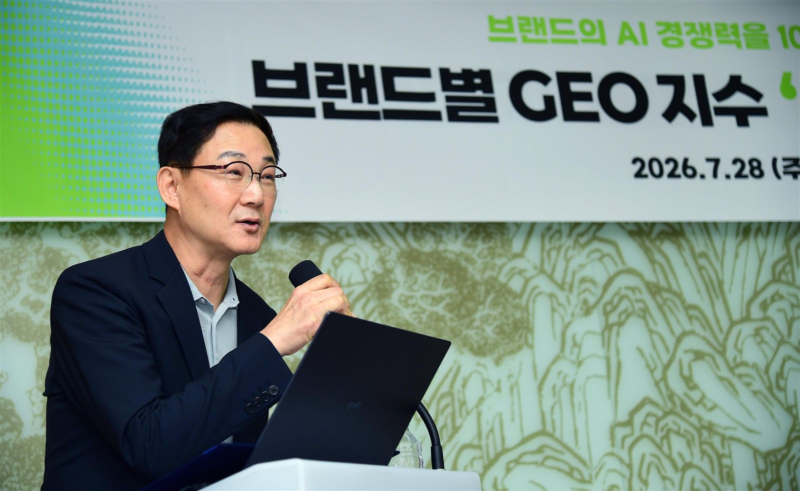 AI 브랜드 경쟁력 지수 AIBIX 공개 기자간담회에서 김준현 에이아이빅스랩 대표가 인사말을 전하고 있다